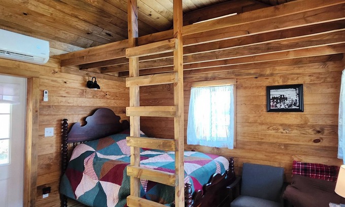 Smith Cabin | Small Cozy Cabin in the heart of the Appalachian Mountains