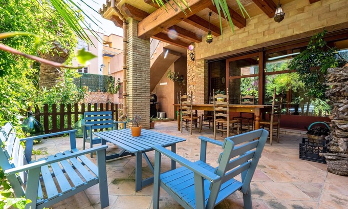 El Perello Villa | Small exclusive palace in rural spot