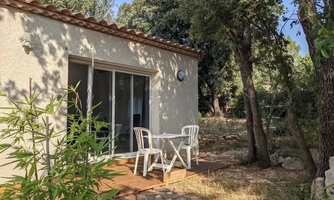 Garrigues-Sainte-Eulalie Apartment | Small house with private garden near Uzès.