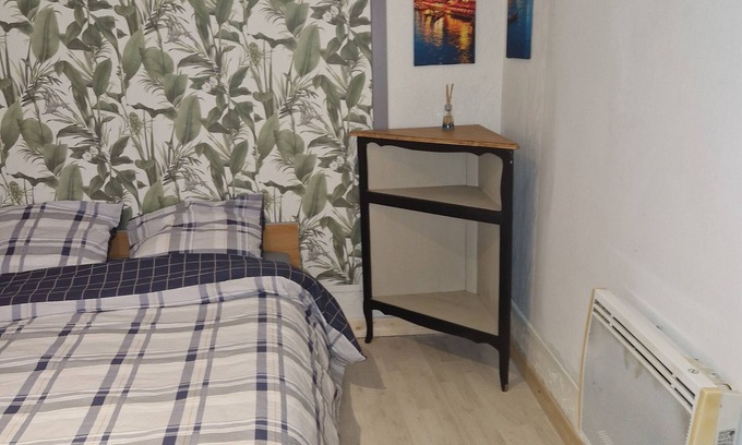 Dole Apartment | Small furnished apartment close to shops and tourist attractions