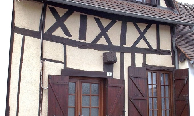 La Neuve-Lyre House | Small Half-timbered norman house in village with all convenience store