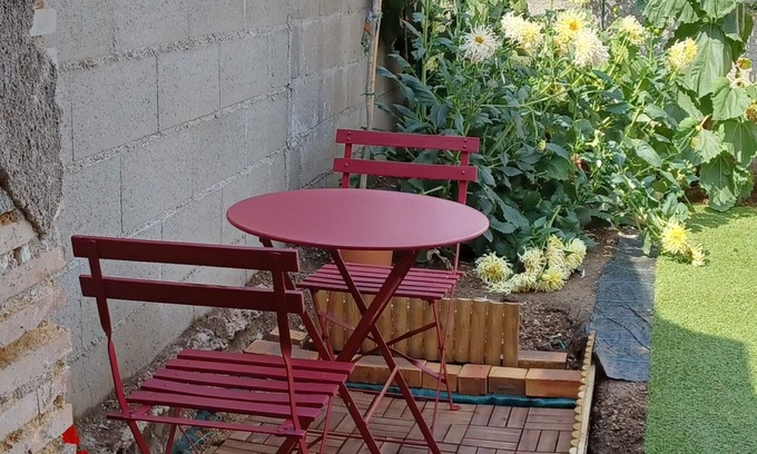 Chateau-Renault House | Small house in a quiet garden