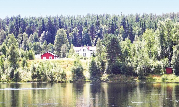 Holjes House | Small house overlooking the river Klarälven.
