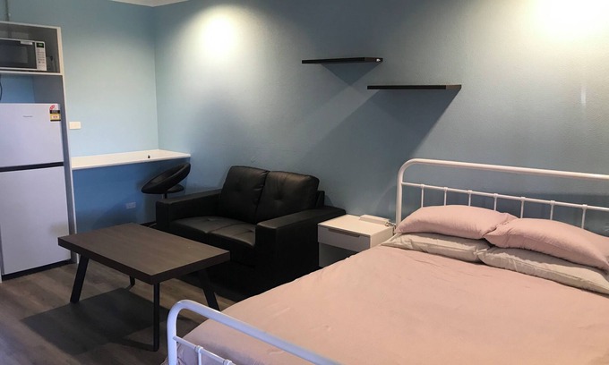 Red Cliffs Apartment | Small Private Secure Accommodations