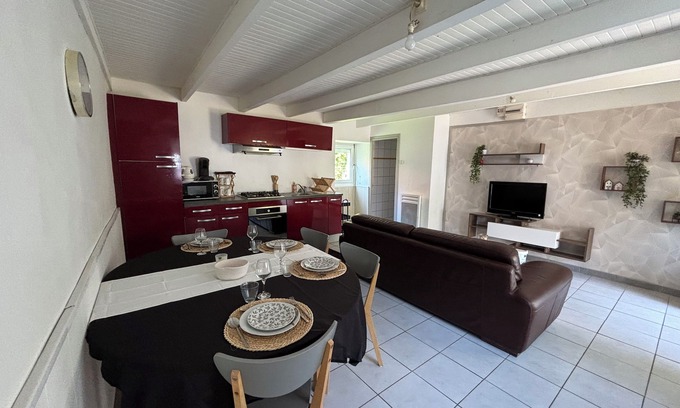 Mespaul House | Small, quiet house in the countryside with a large garden.