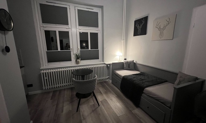 Altstadt Apartment | Small studio apartment by the park with parking space