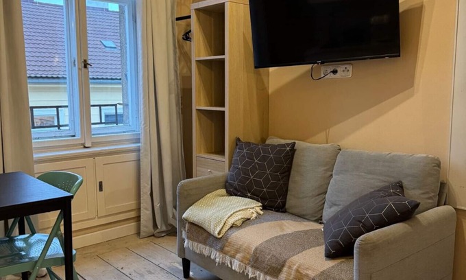 Vrsovice Apartment | Small studio in hipster neighborhood