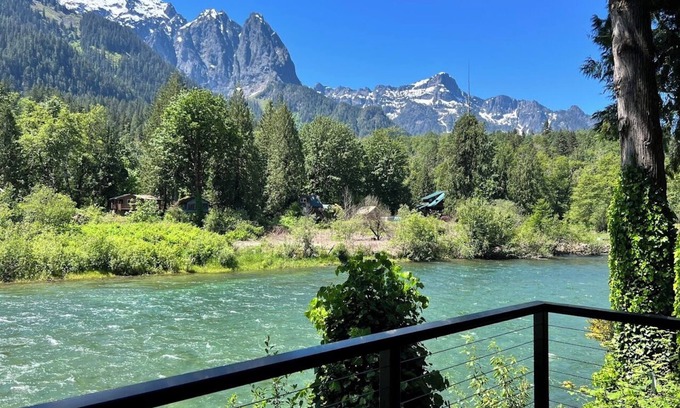 Gold Bar Cabin | Small Timbers-riverfront log home, stunning view