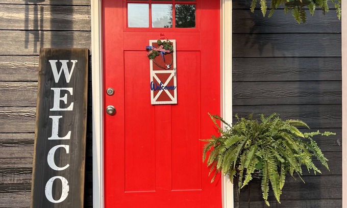 Columbia House | Small Town Standout 3 BD 2Bath