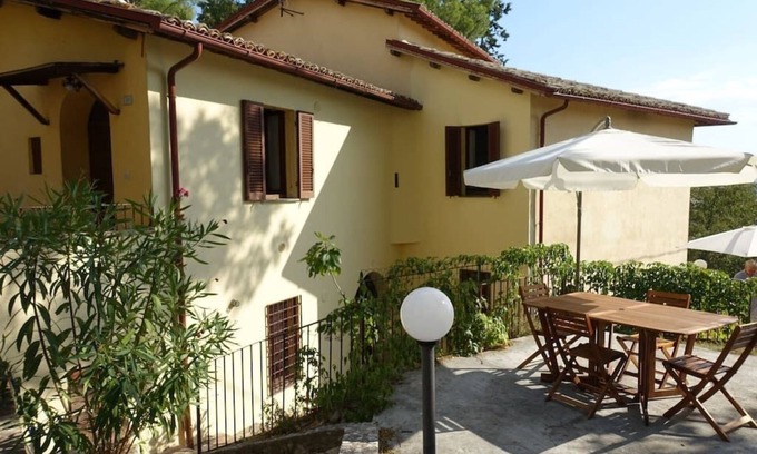 Bovara House | Small villa with views of the Umbrian valley