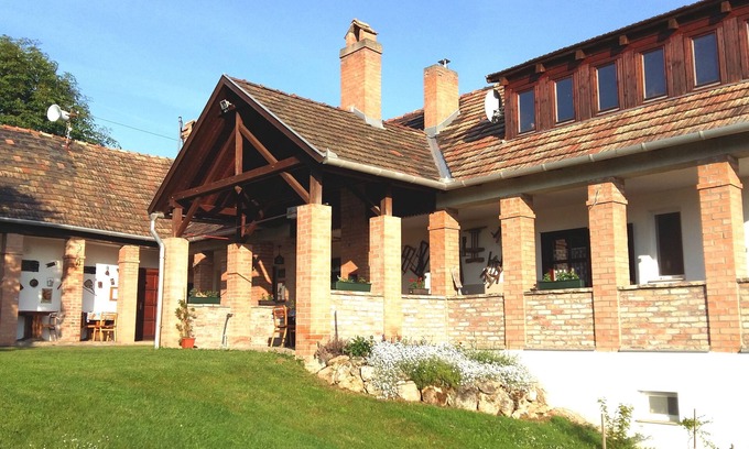 Dunaszentmiklos Apartment | Small village, small guest house, wine and relax in Wineregion Neszmély 7682