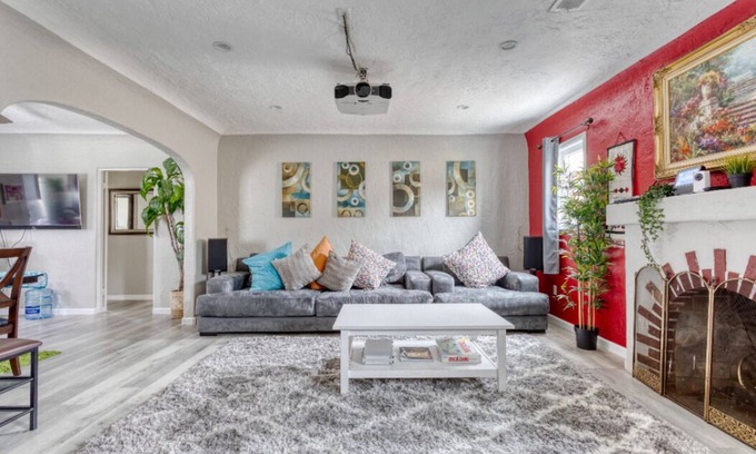 East Pasadena House | Smart House, treadmill and family friendly
