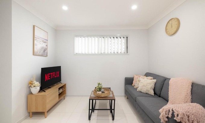 Rocklea Apartment | Smart Suites Self Check-in Apartments - N Freney