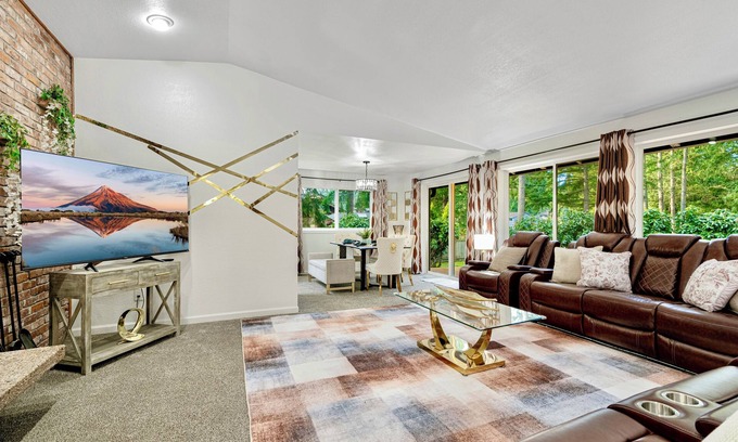 Sammamish House | SMM2: PINE VILLA