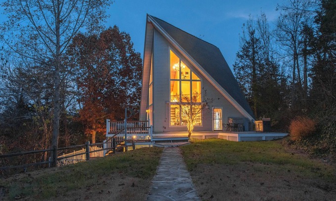 Sevierville Cabin | Smoky Mountains Cabin w/Lake Access & Game Room!