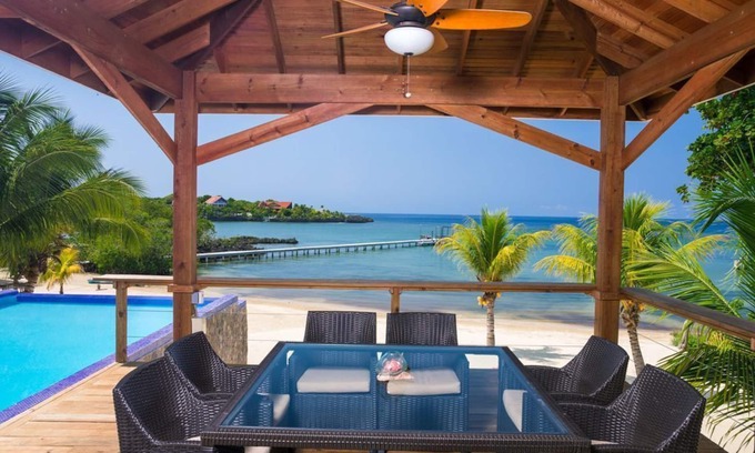 Gibson Bight Villa | Snorkel from your own Private Beach/Dock/Infinity Pool/Spacious Luxury Living