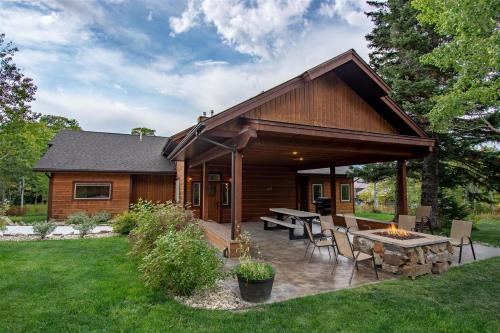 Lazy Acres House | Snow Creek Lodge