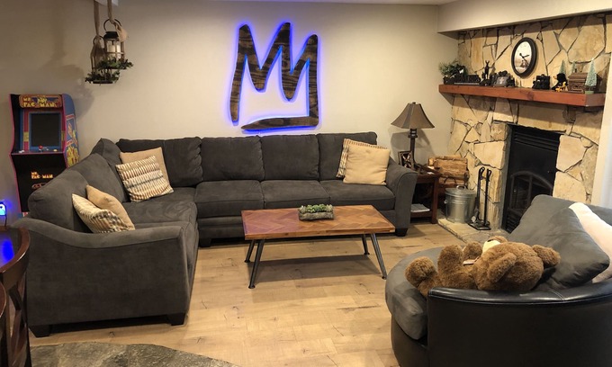 Mammoth Lakes Condo | Snowcreek IV Premier 2BR/2BA "Creekside Comfort Oasis" - Dog Friendly