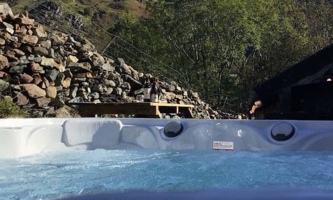 Nant Peris Cabin | Snowdon Bunkhouse, CH, Nant Peris Llanberis Pass near Zip wire, Mountain Railway
