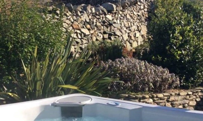 Llanberis House | Snowdon House Llanberis Pass HOT TUB Sauna Logfire, Zip World, Mount Snowdon.