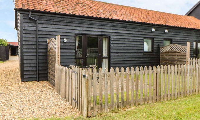 East Dereham Cottage | SNOWY OWL BARN, romantic, character holiday cottage in Shipdham