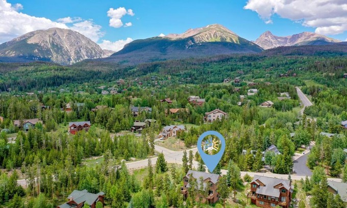 Three Peaks House | Snowy Paws at Eagles Nest Townhome
