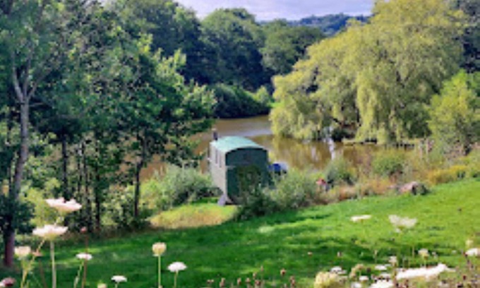 Hadlow Down Cabin | Snug secluded lakeside shepherds hut for fishing, or just relaxing.