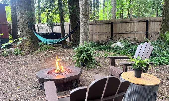 Rhododendron Cabin | Soak & Stargaze! Hot Tub, Fire Pit, Forest Air Cabin near Mt. Hood