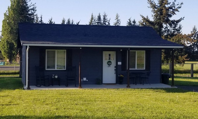 Port Angeles Cottage | Soak up the mountain View in " R Agnew Cottage"