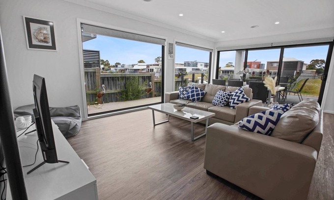 Paynesville House | Soak up the sun and moor at your private jetty berth