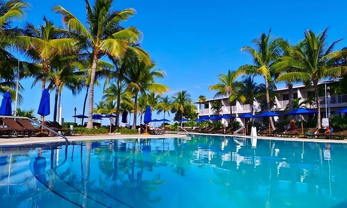 Marathon Hotel | Soak up the Sun by the Pool and Enjoy the Perks of your Own Kitchen!