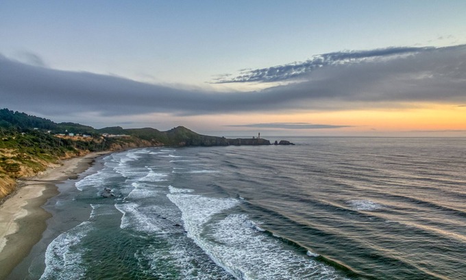 Newport House | Soaring Ceilings in Sea-View Custom Townhome with King Suite, Lofts and Hot Tub!