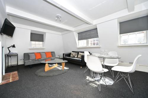 Soho Apartment | Soho, Piccadilly & Chinatown - Two Bedroom & Two Double Beds Apartment