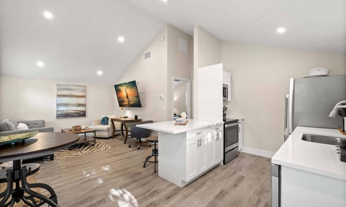 Courier City - Oscawana House | SoHo Suite by Brightwild | Steps to SoHo!