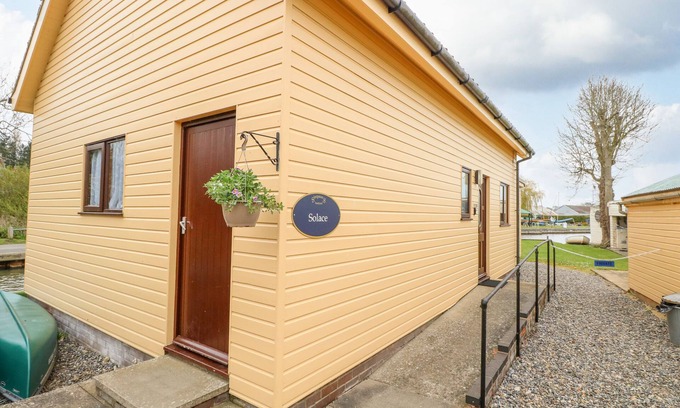 Stalham Cottage | SOLACE LODGE, pet friendly, with a garden in Stalham