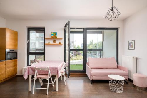 Mokotow Apartment | Solaris Voyage Apartment by BookingHost