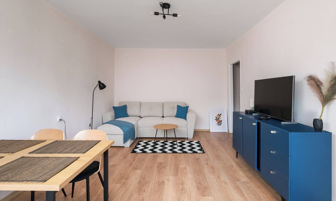 Srodmiescie Apartment | Solec Royal Blue Studio