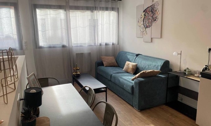 Guilhemery Apartment | Solférino center cosy studio up Gabriel Péri