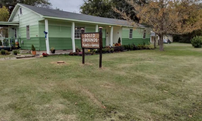 Savannah House | SOLID GROUNDS Eclectic house in small town