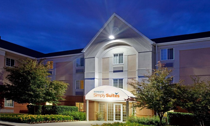 Waukegan Hotel | Sonesta Simply Suites Chicago Waukegan