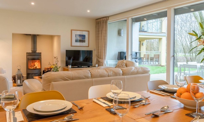 Cirencester Cottage | Songthrush - Lower Mill Estate, Cotswold Water Park