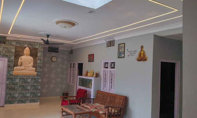 Sarnath Bed & Breakfast | Soothing bed & breakfast with WiFi in Khajuhi