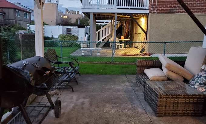 Pelham Gardens Apartment | Soothing Studio in The Bronx for a relaxing getaway