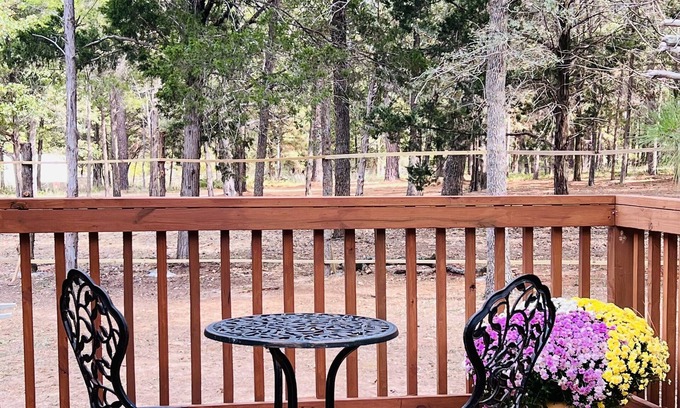 Circle D-KC Estates Cabin | Sophie’s cabin - In lost Pines! 2mi to Bastrop Lake