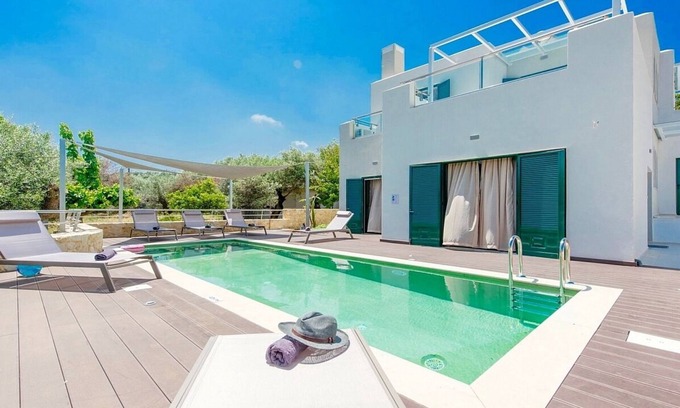 Gerani Villa | Sophisticated & Modern with Private Pool in the Picturesque Village of Gerani, 500 m to the Beach!