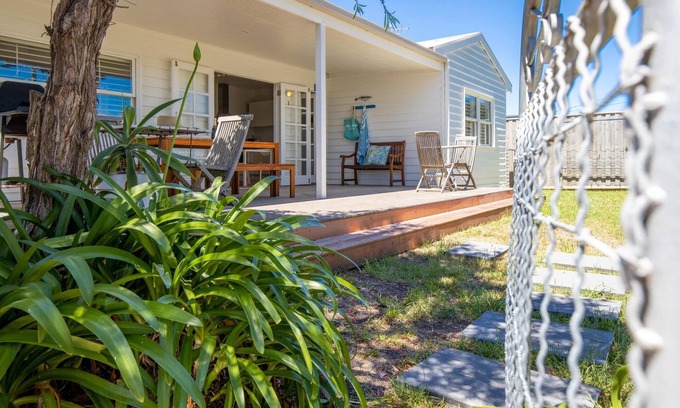 Sorrento Cottage | Sorrento Beach Cottages #1 - 1 NIGHT FREE!* - Gorgeous beach cottage, 2 min walk to Sorrento village