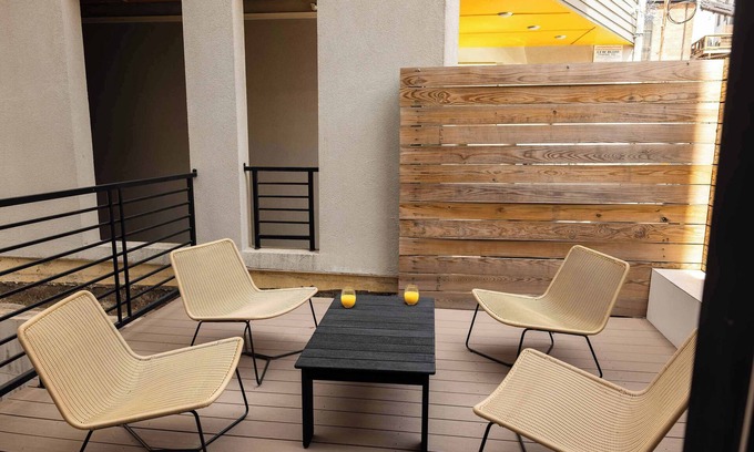 Fishtown Apartment | Sosuite | 1BR Apt w Patio, W/D, Sofabed