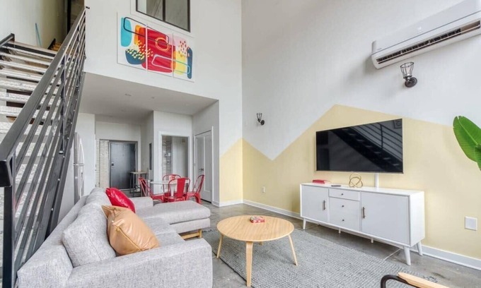 West Philadelphia Apartment | Sosuite | 2BR Loft w W/D, Gym, Lounge