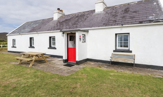 Achill Sound Cottage | SOUND COTTAGE, pet friendly in Achill Island, County Mayo