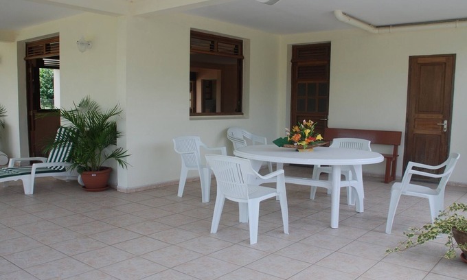 Sainte-Anne Apartment | Source Claire Villa in quiet, ventilated and friendly